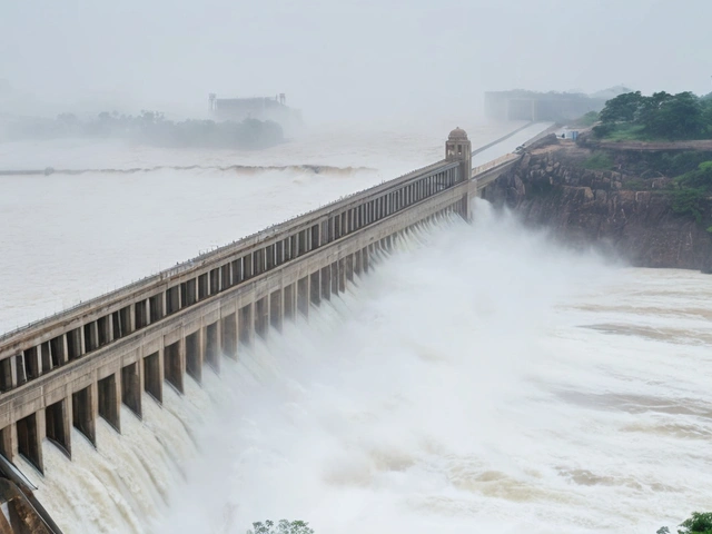 कर्नाटक के तुंगभद्रा डैम का गेट टूटा, बाढ़ का पानी छोड़ा गया