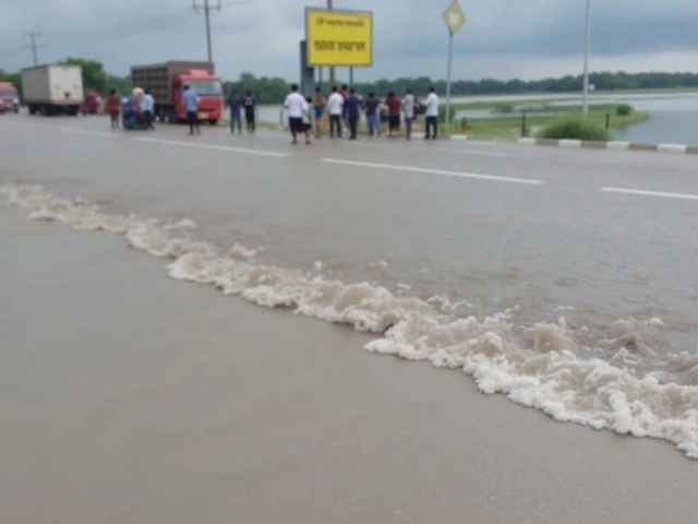 हैदराबाद-विजयवाड़ा राष्ट्रीय राजमार्ग बाढ़ से बाधित: यातायात और बस सेवाएं प्रभावित